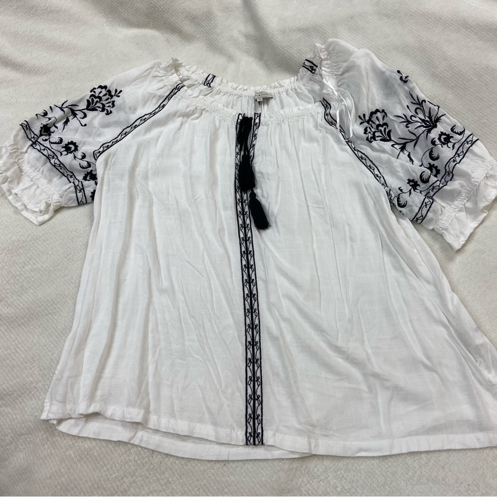 Lucky Brand White w/Black Embroidery Flowers Short Sleeve Top size 1X